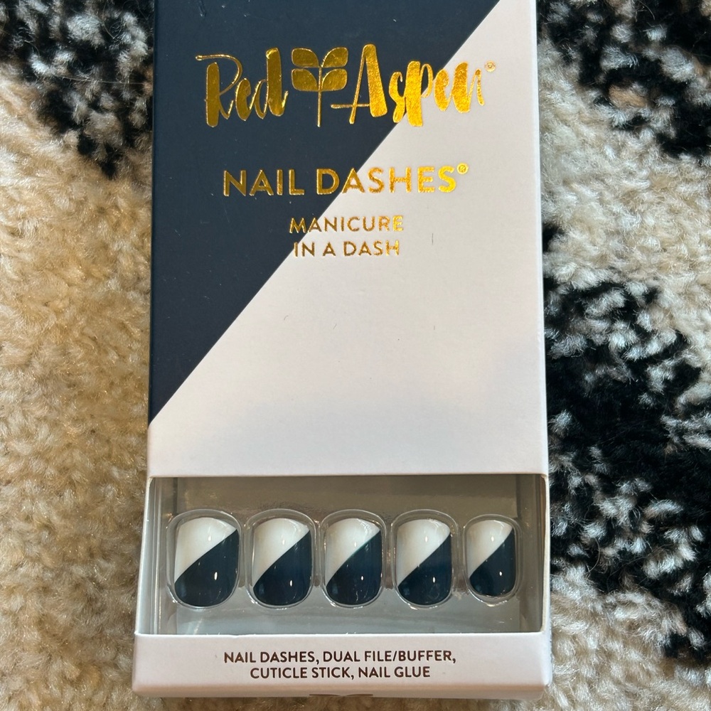 Navy and White Nail Dashes